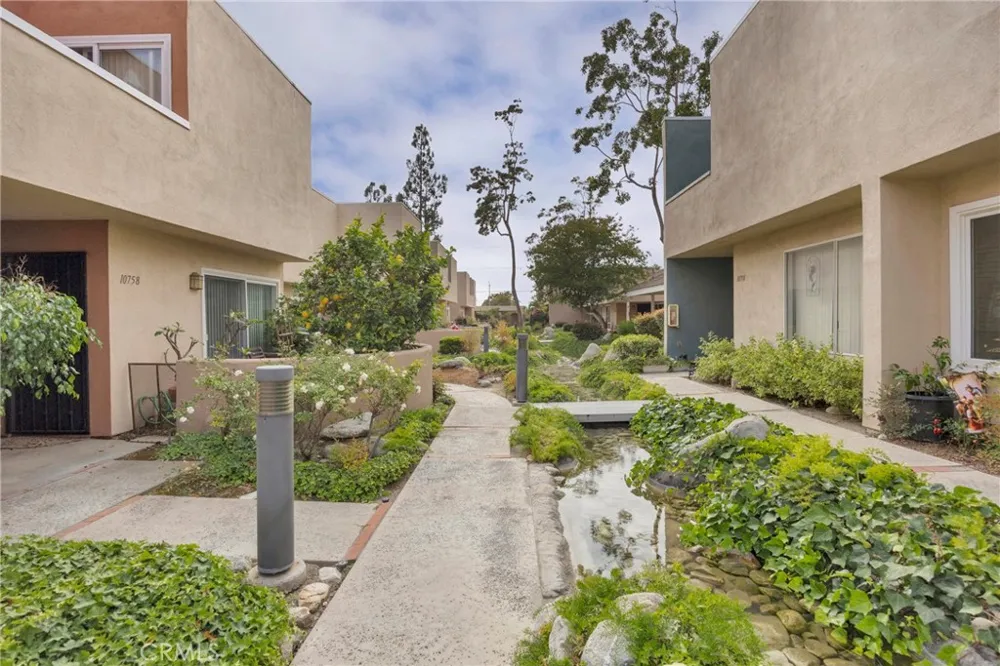 10760 Knott Stanton, CA 90680