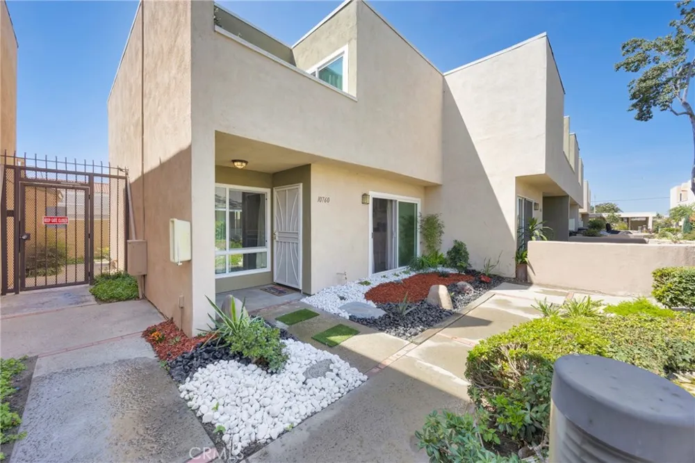 10760 Knott Stanton, CA 90680