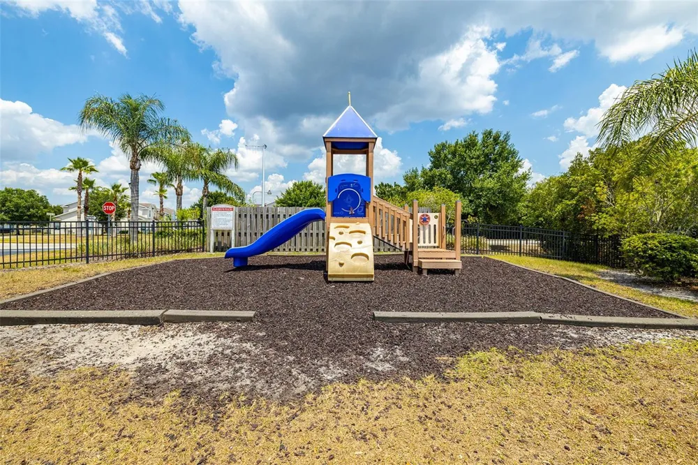 9506 AMBERDALE COURT #202 Riverview, FL 33578