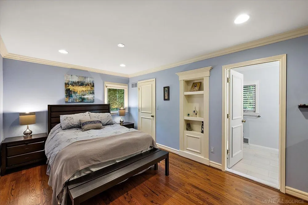 20141 W Ballantyne Court Grosse Pointe Woods City, MI 48236