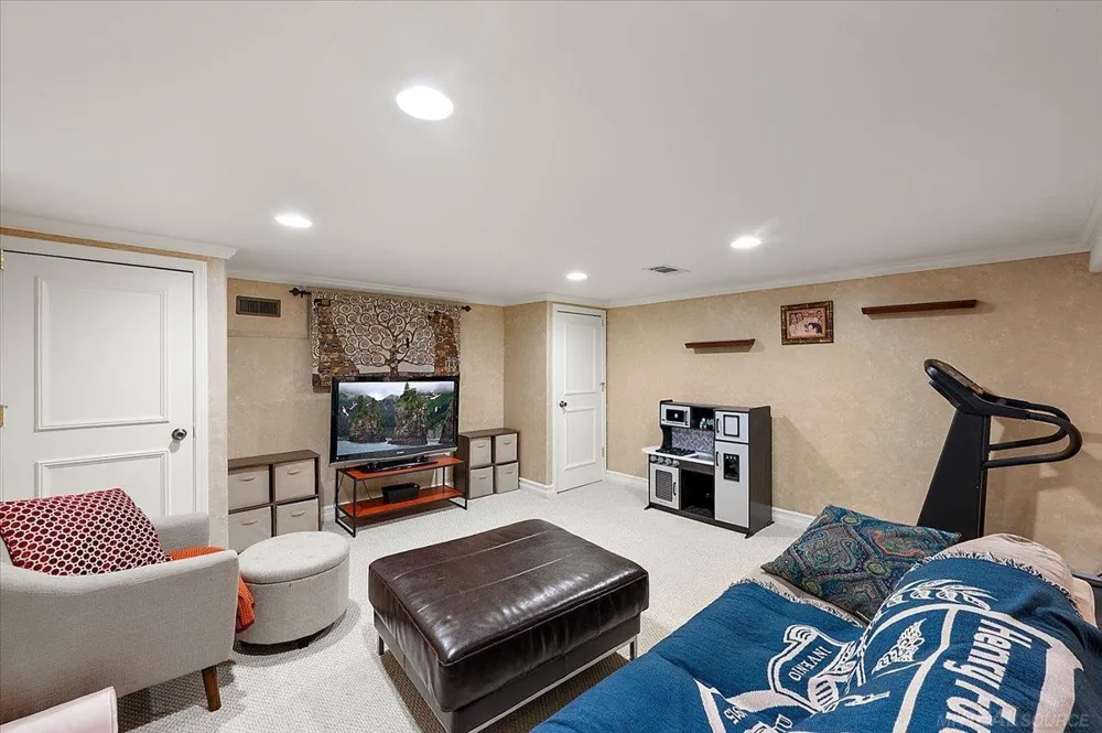20141 W Ballantyne Court Grosse Pointe Woods City, MI 48236
