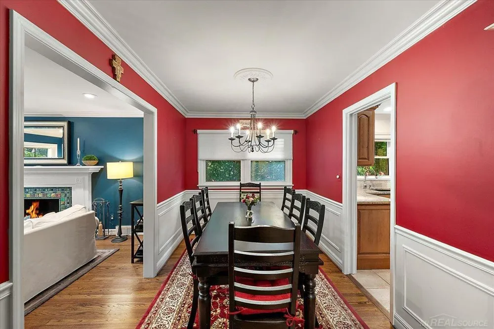 20141 W Ballantyne Court Grosse Pointe Woods City, MI 48236