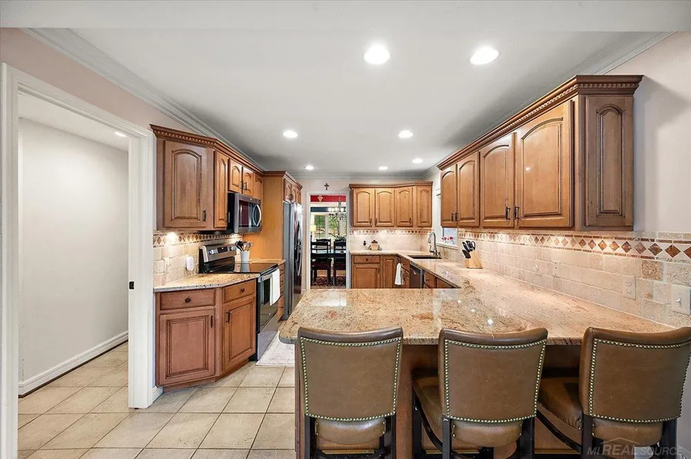 20141 W Ballantyne Court Grosse Pointe Woods City, MI 48236
