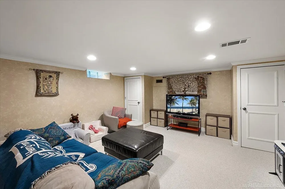 20141 W Ballantyne Court Grosse Pointe Woods City, MI 48236