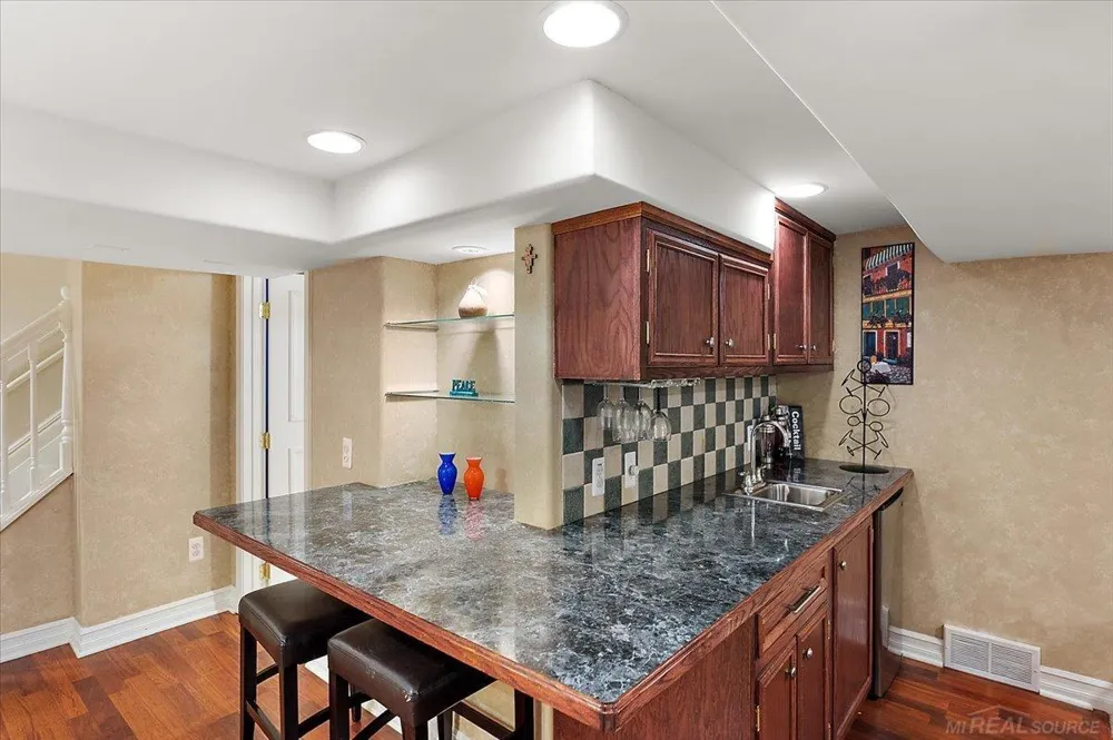 20141 W Ballantyne Court Grosse Pointe Woods City, MI 48236