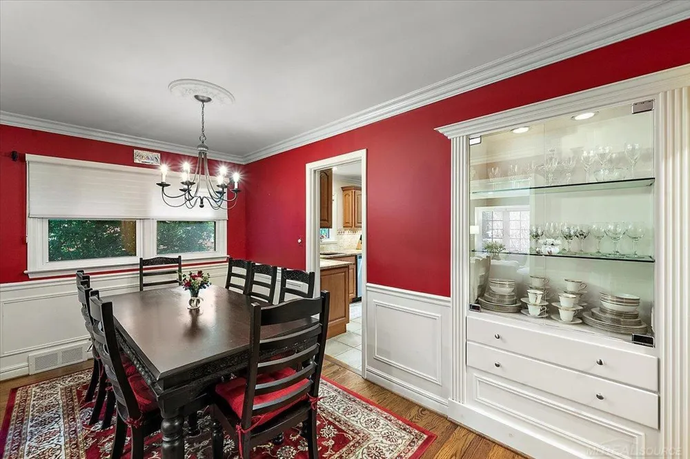 20141 W Ballantyne Court Grosse Pointe Woods City, MI 48236
