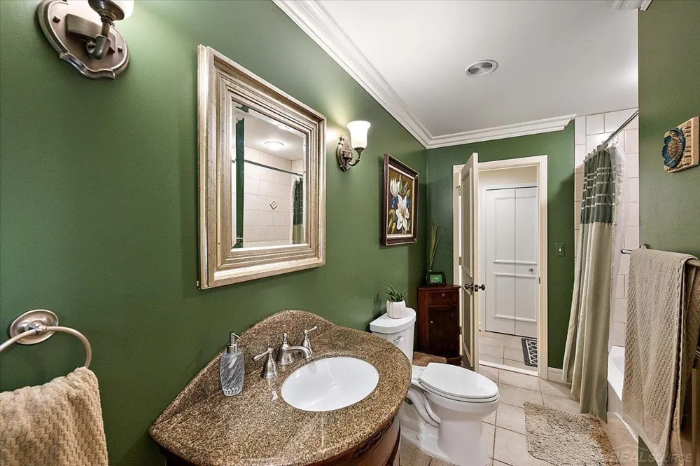 20141 W Ballantyne Court Grosse Pointe Woods City, MI 48236