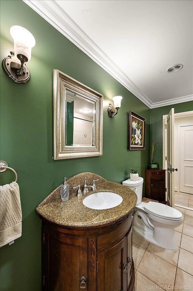 20141 W Ballantyne Court Grosse Pointe Woods City, MI 48236