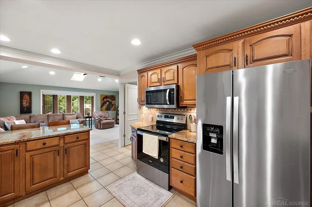 20141 W Ballantyne Court Grosse Pointe Woods City, MI 48236