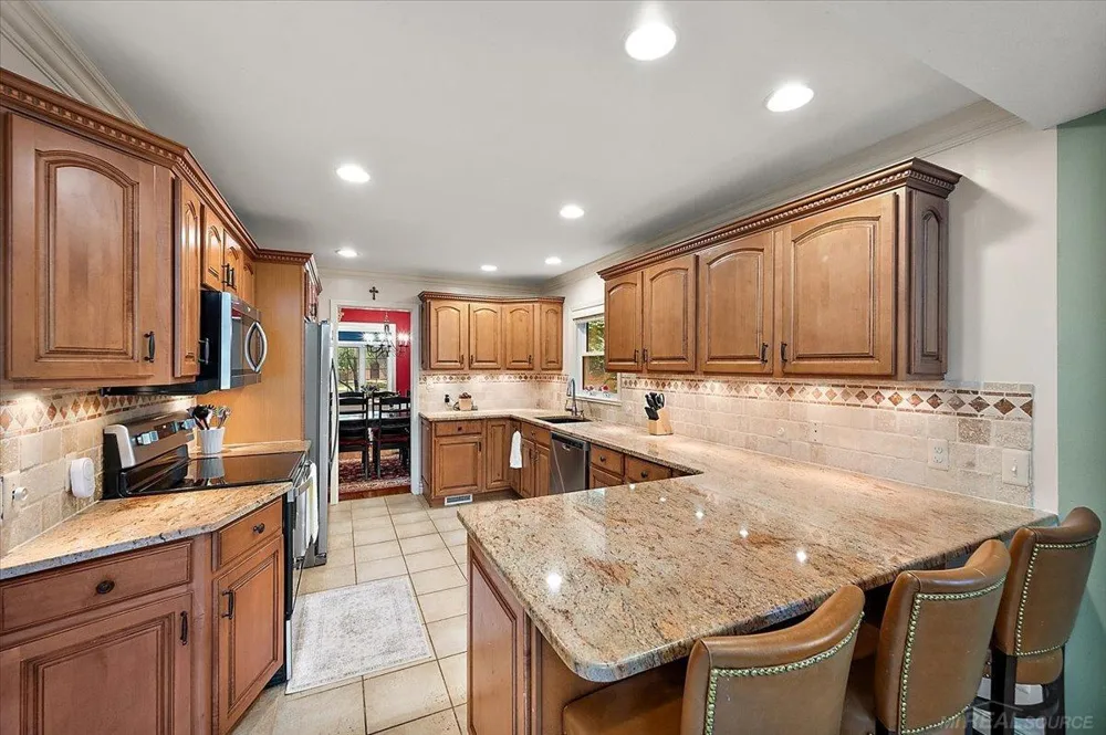 20141 W Ballantyne Court Grosse Pointe Woods City, MI 48236