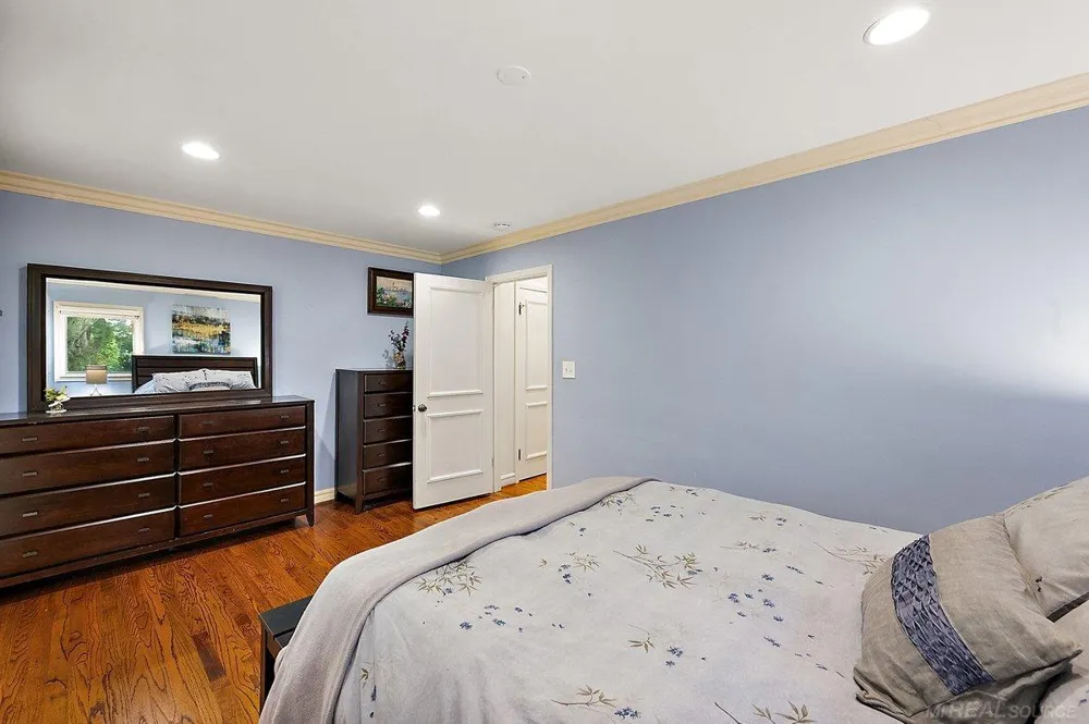 20141 W Ballantyne Court Grosse Pointe Woods City, MI 48236