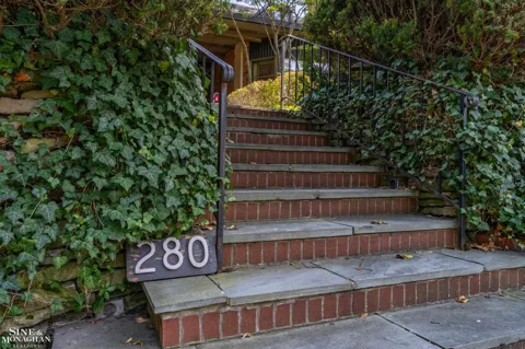 280 Vincennes Place