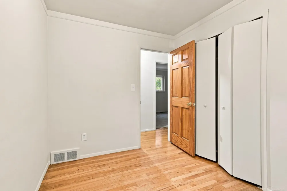 24306 Rosalind Avenue Eastpointe City, MI 48021