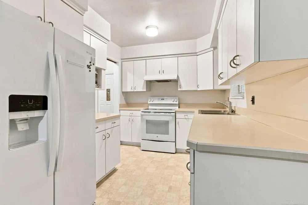 24306 Rosalind Avenue Eastpointe City, MI 48021