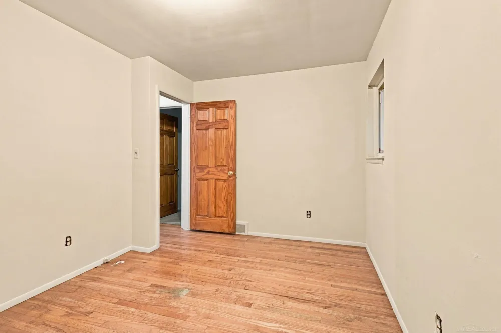 24306 Rosalind Avenue Eastpointe City, MI 48021