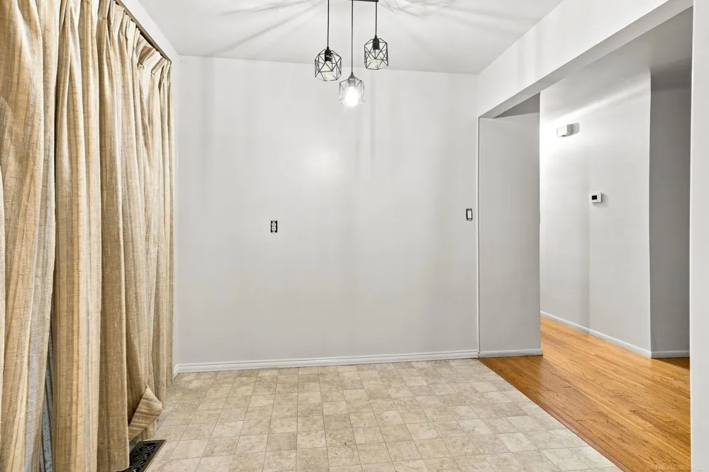 24306 Rosalind Avenue Eastpointe City, MI 48021