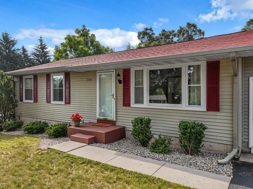 1101 Knoll Crest Court Garfield Charter Township, MI 49686