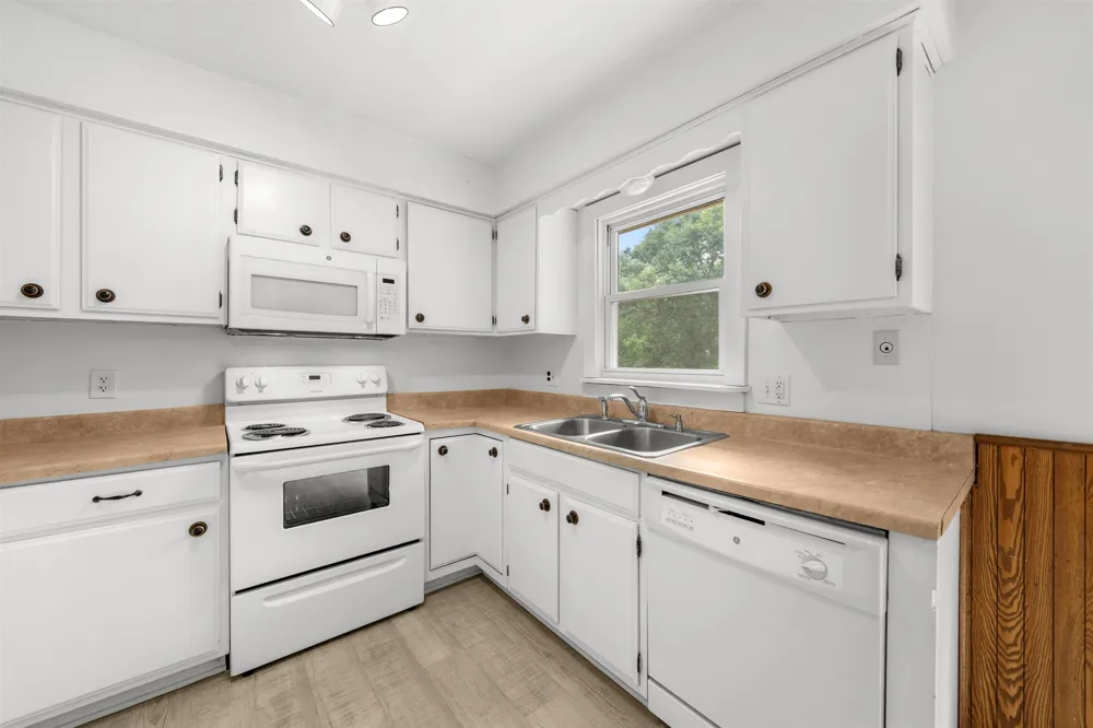 1101 Knoll Crest Court Garfield Charter Township, MI 49686