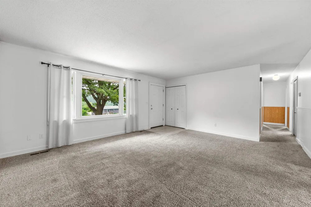 1101 Knoll Crest Court Garfield Charter Township, MI 49686