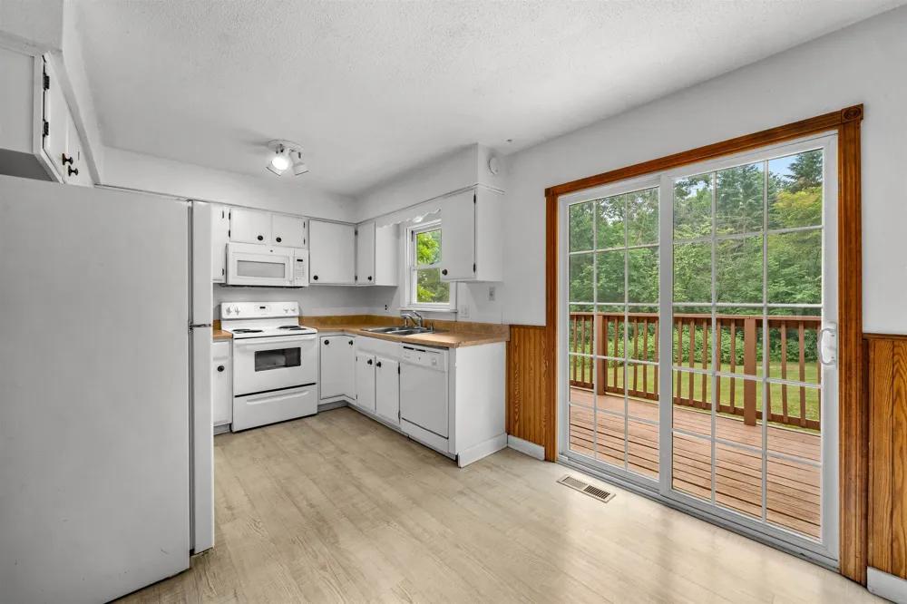 1101 Knoll Crest Court Garfield Charter Township, MI 49686