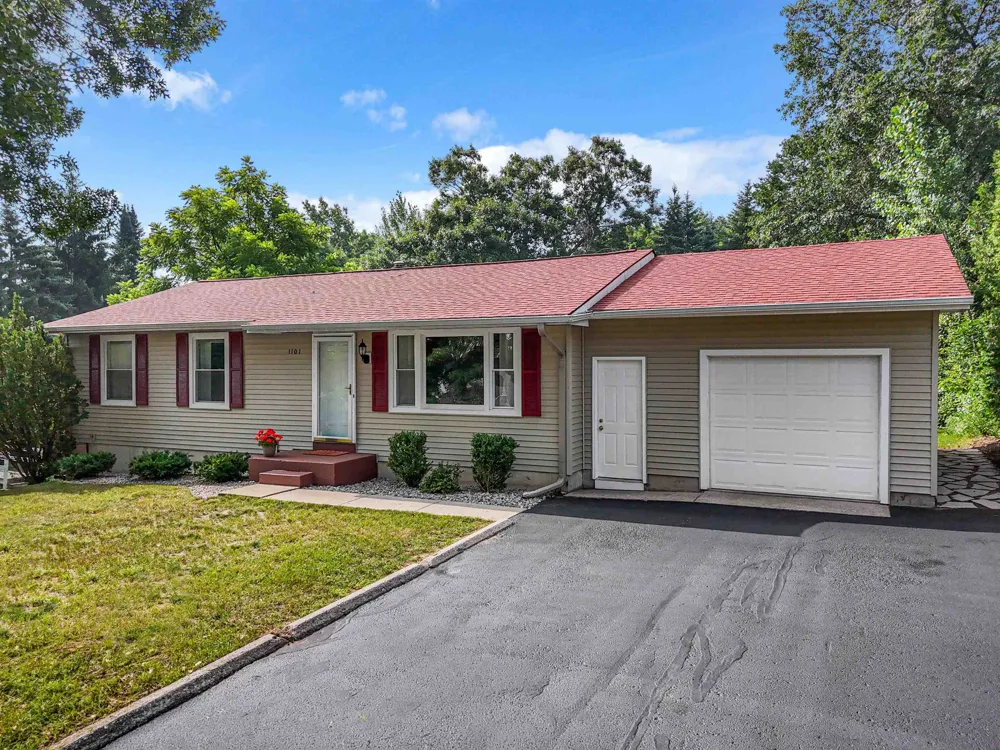 1101 Knoll Crest Court Garfield Charter Township, MI 49686