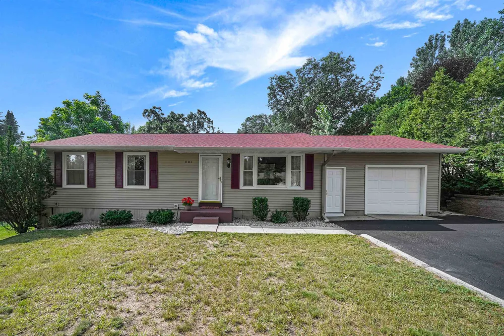 1101 Knoll Crest Court Garfield Charter Township, MI 49686