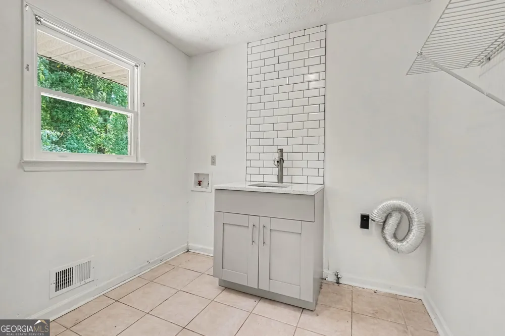 5808 Darry CIR Norcross, GA 30093