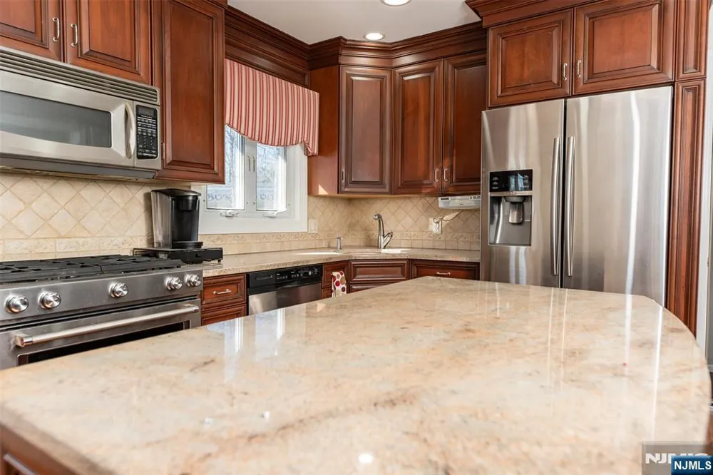 682 Sycamore Street Paramus, NJ 07652