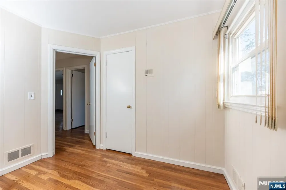 682 Sycamore Street Paramus, NJ 07652
