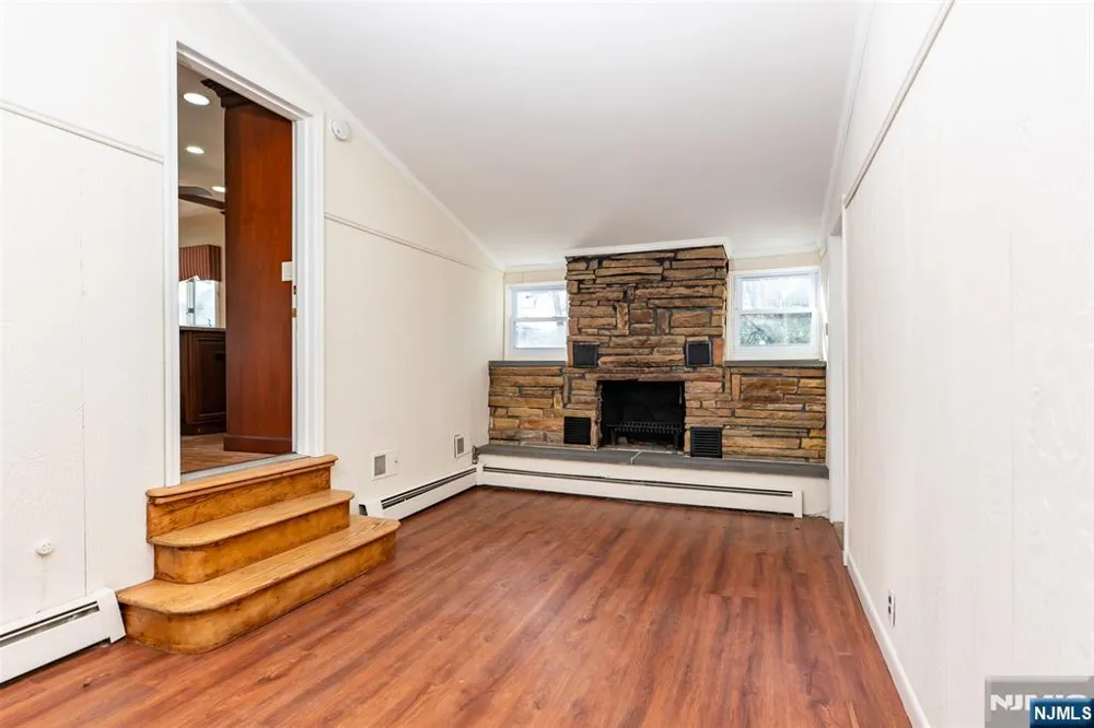 682 Sycamore Street Paramus, NJ 07652