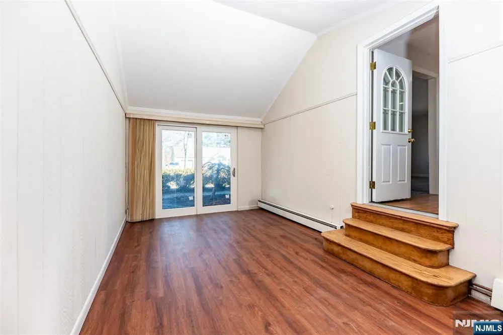 682 Sycamore Street Paramus, NJ 07652