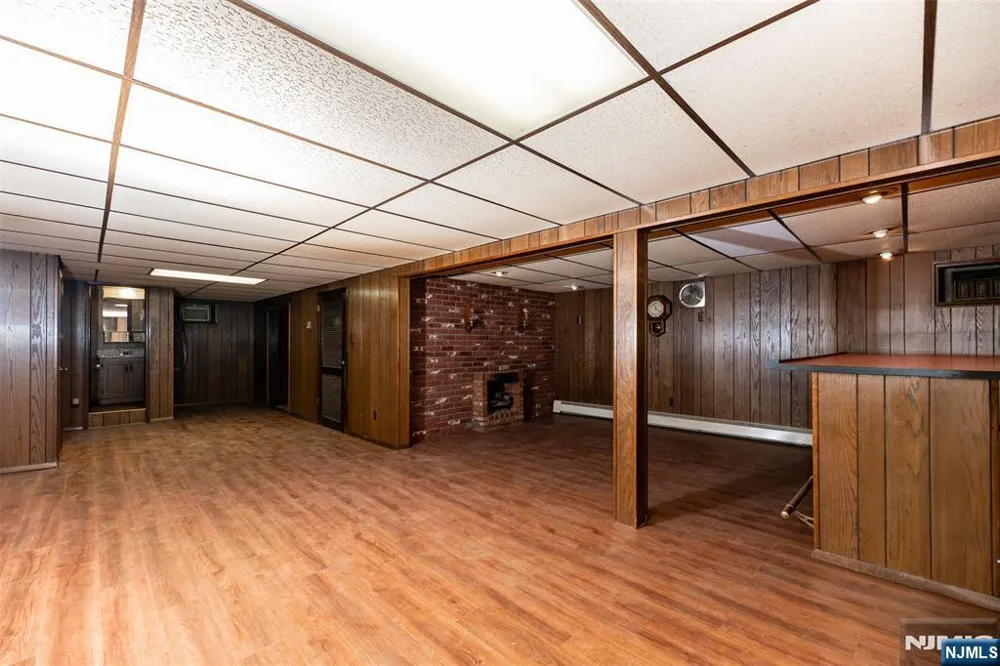 682 Sycamore Street Paramus, NJ 07652