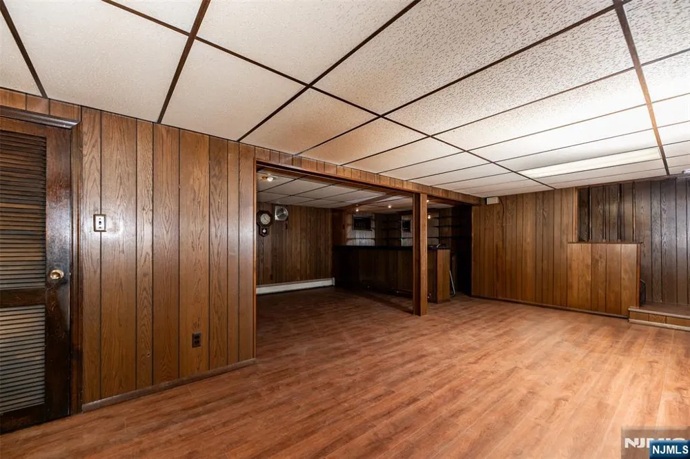 682 Sycamore Street Paramus, NJ 07652