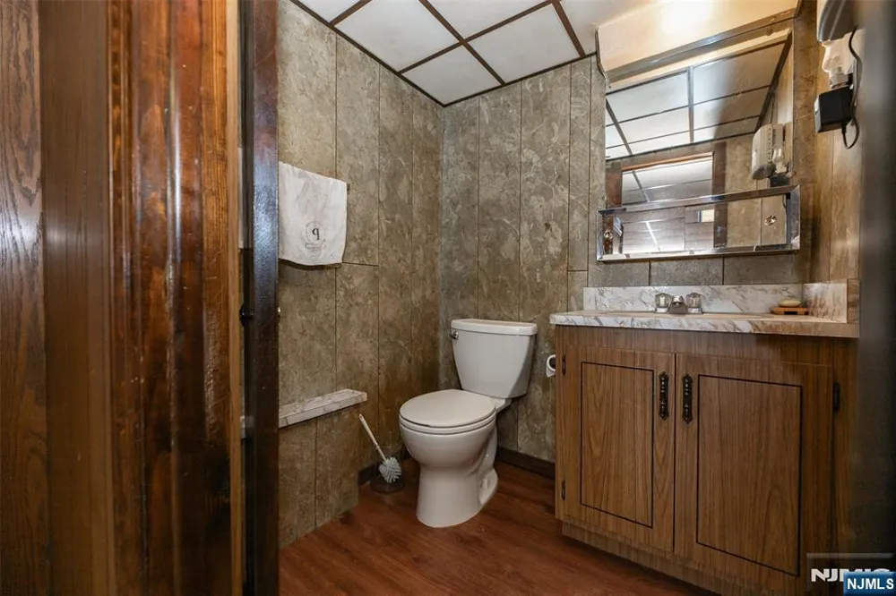 682 Sycamore Street Paramus, NJ 07652