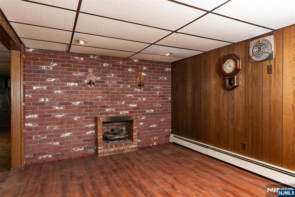 682 Sycamore Street Paramus, NJ 07652