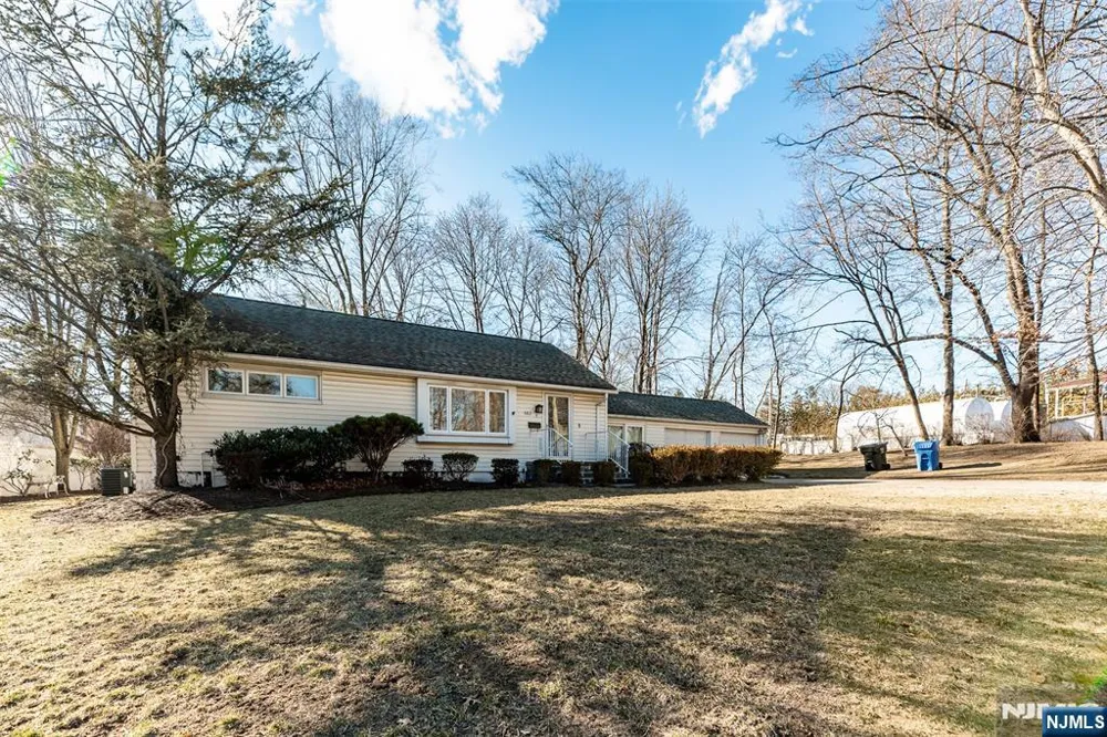682 Sycamore Street Paramus, NJ 07652