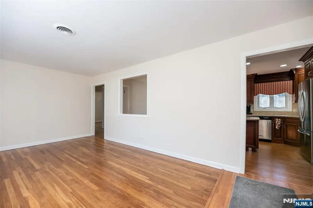682 Sycamore Street Paramus, NJ 07652