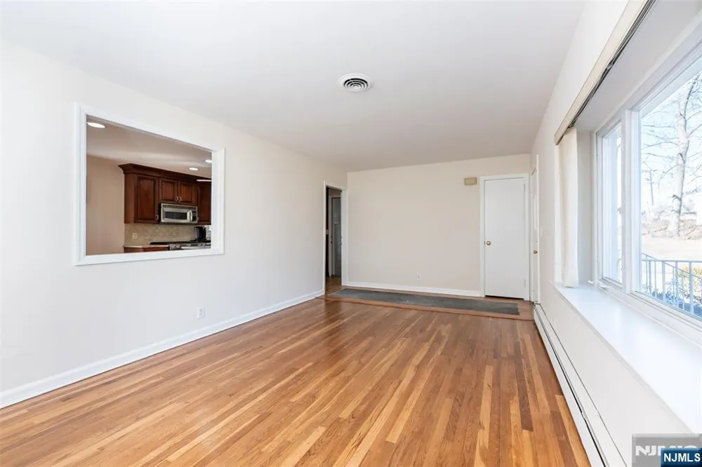 682 Sycamore Street Paramus, NJ 07652