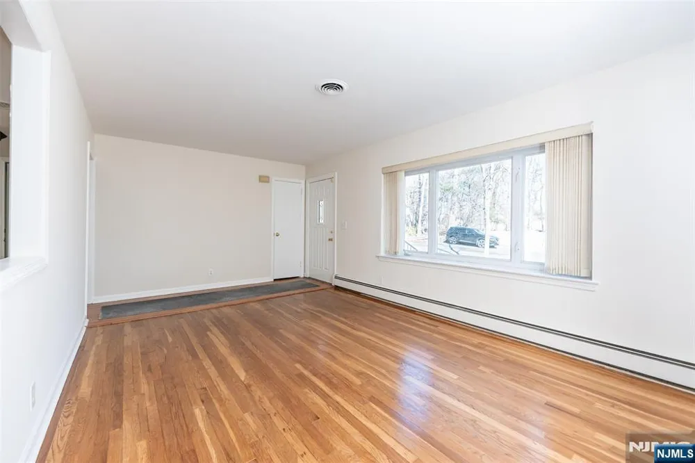 682 Sycamore Street Paramus, NJ 07652