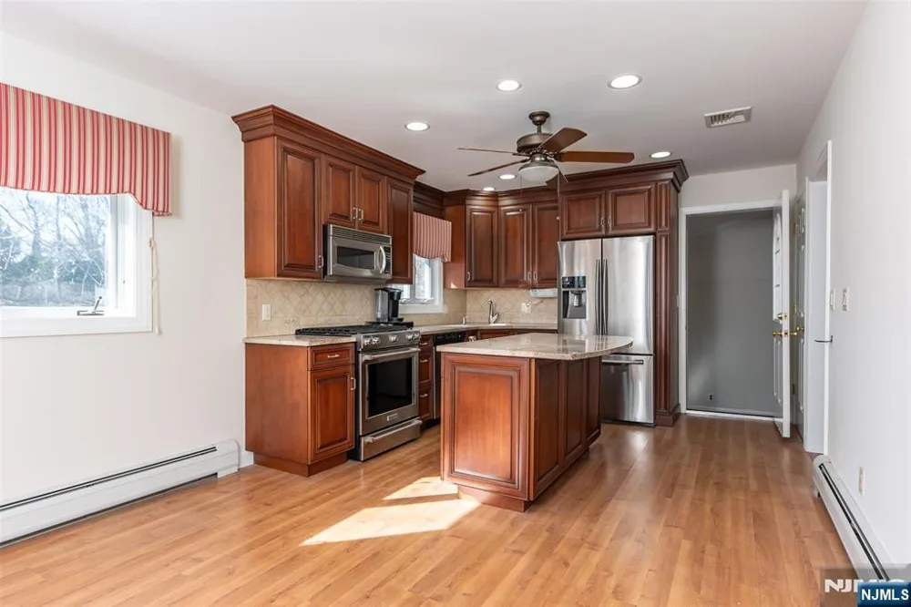 682 Sycamore Street Paramus, NJ 07652