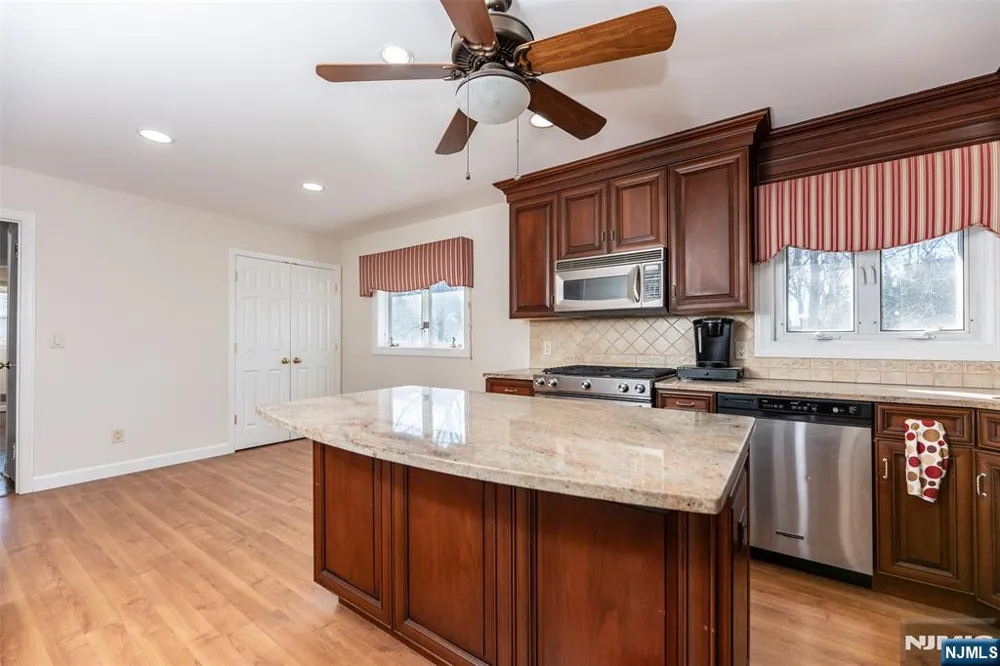 682 Sycamore Street Paramus, NJ 07652