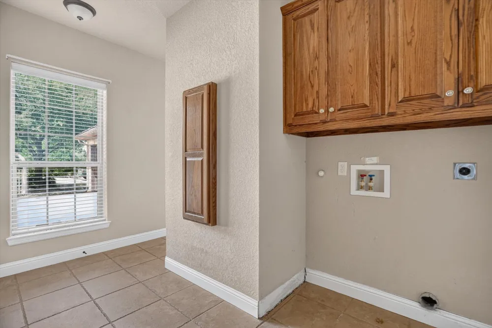 6305 CARNEGIE COURT Cleburne, TX 76033
