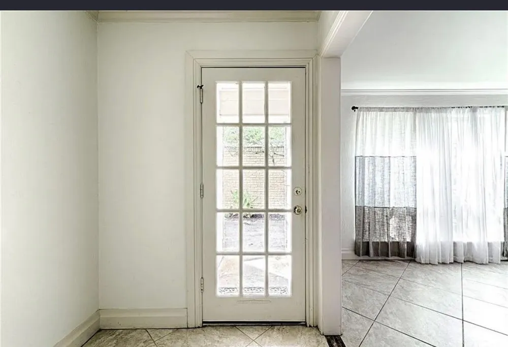 2601 Country Place Carrollton, TX 75006