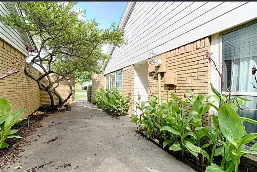 2601 Country Place Carrollton, TX 75006