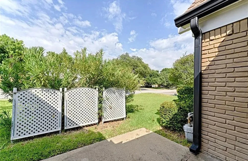 2601 Country Place Carrollton, TX 75006