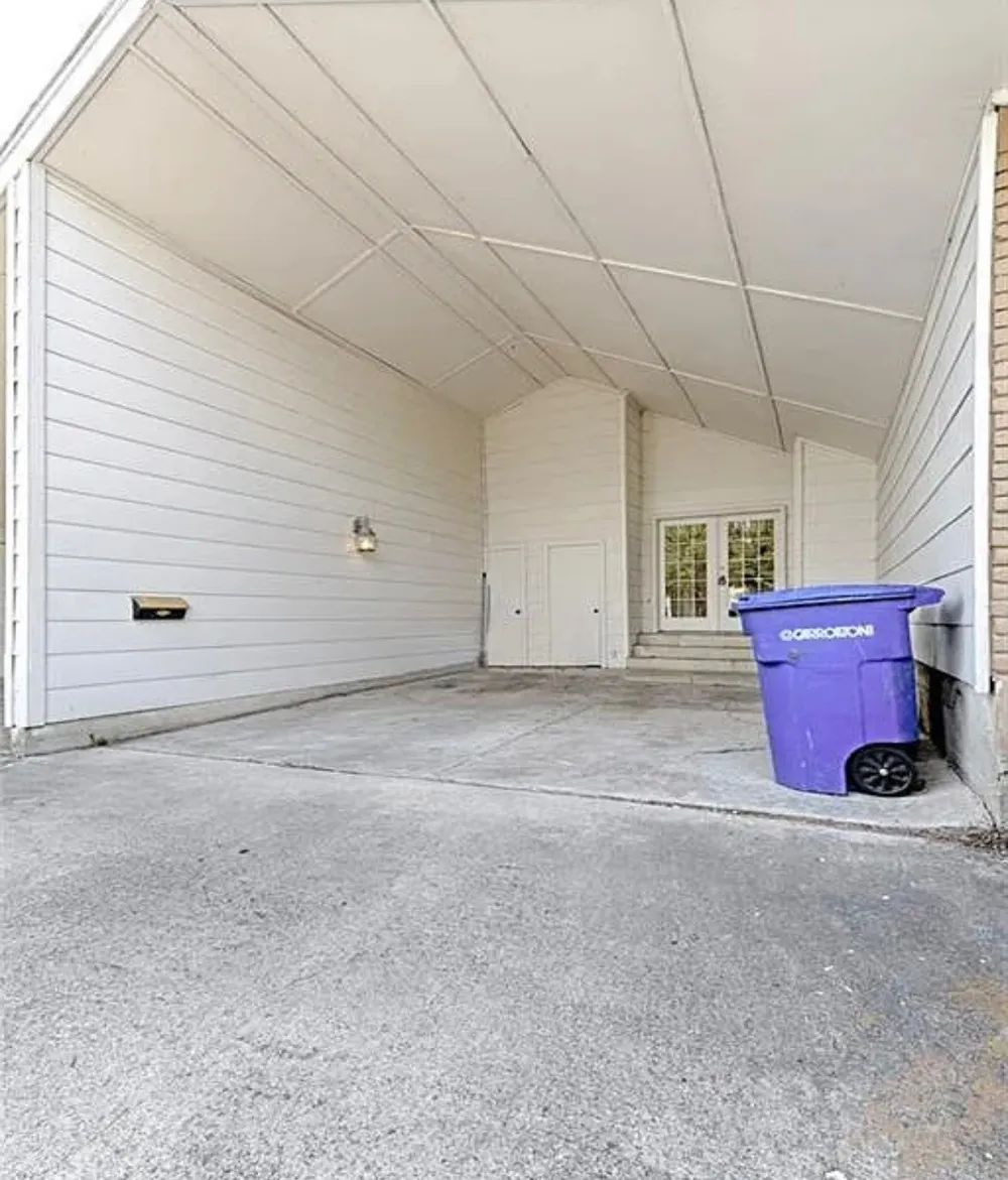 2601 Country Place Carrollton, TX 75006