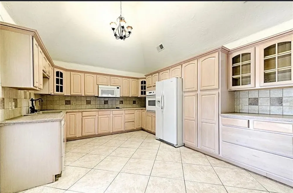 2601 Country Place Carrollton, TX 75006