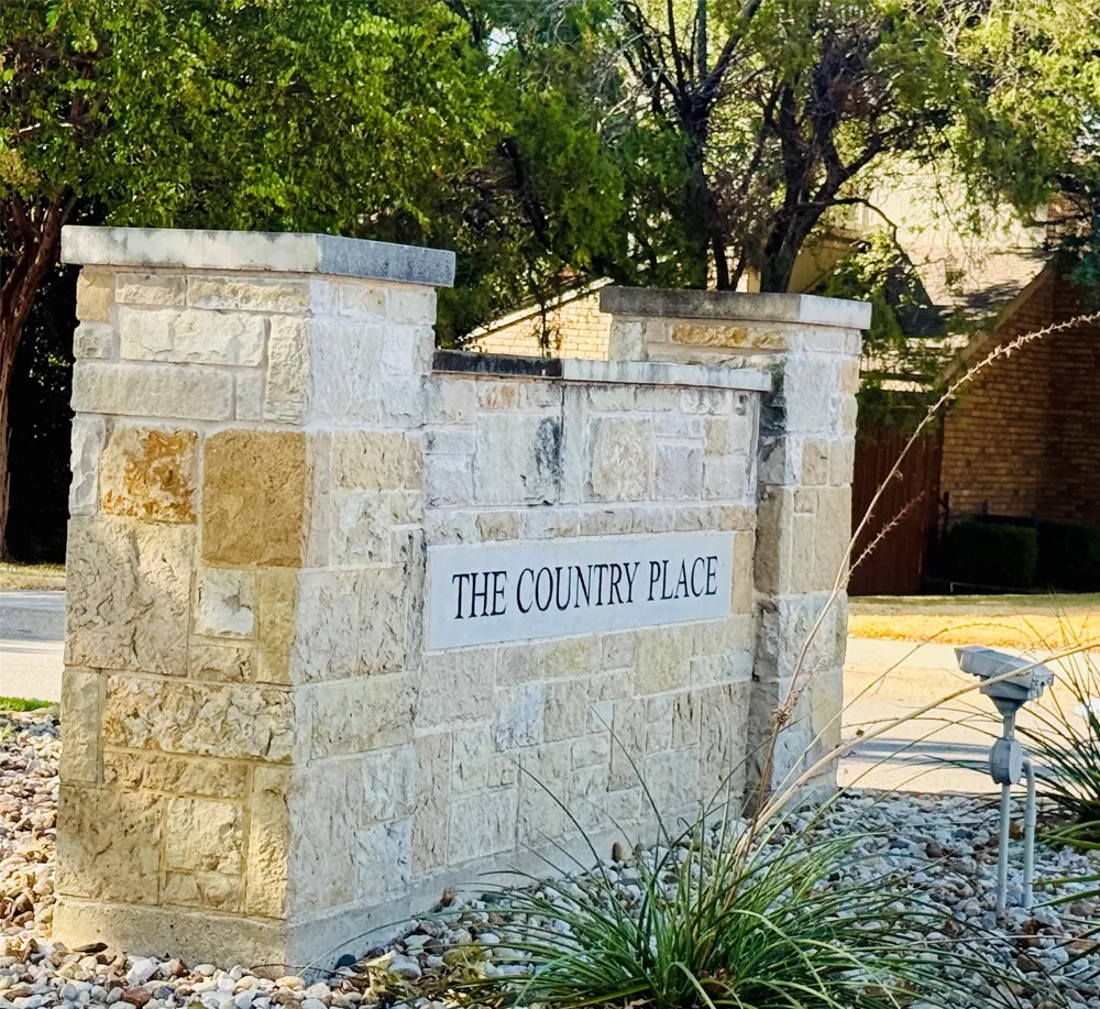 2601 Country Place Carrollton, TX 75006