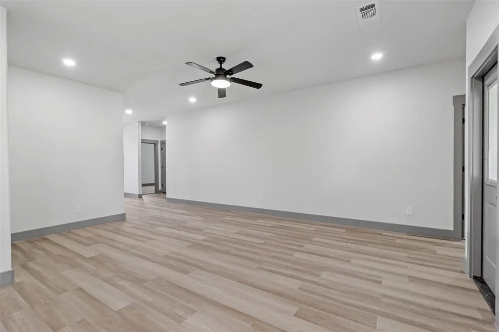 405 W Hull Street Denison, TX 75020