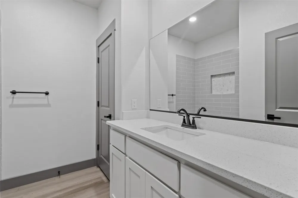 405 W Hull Street Denison, TX 75020